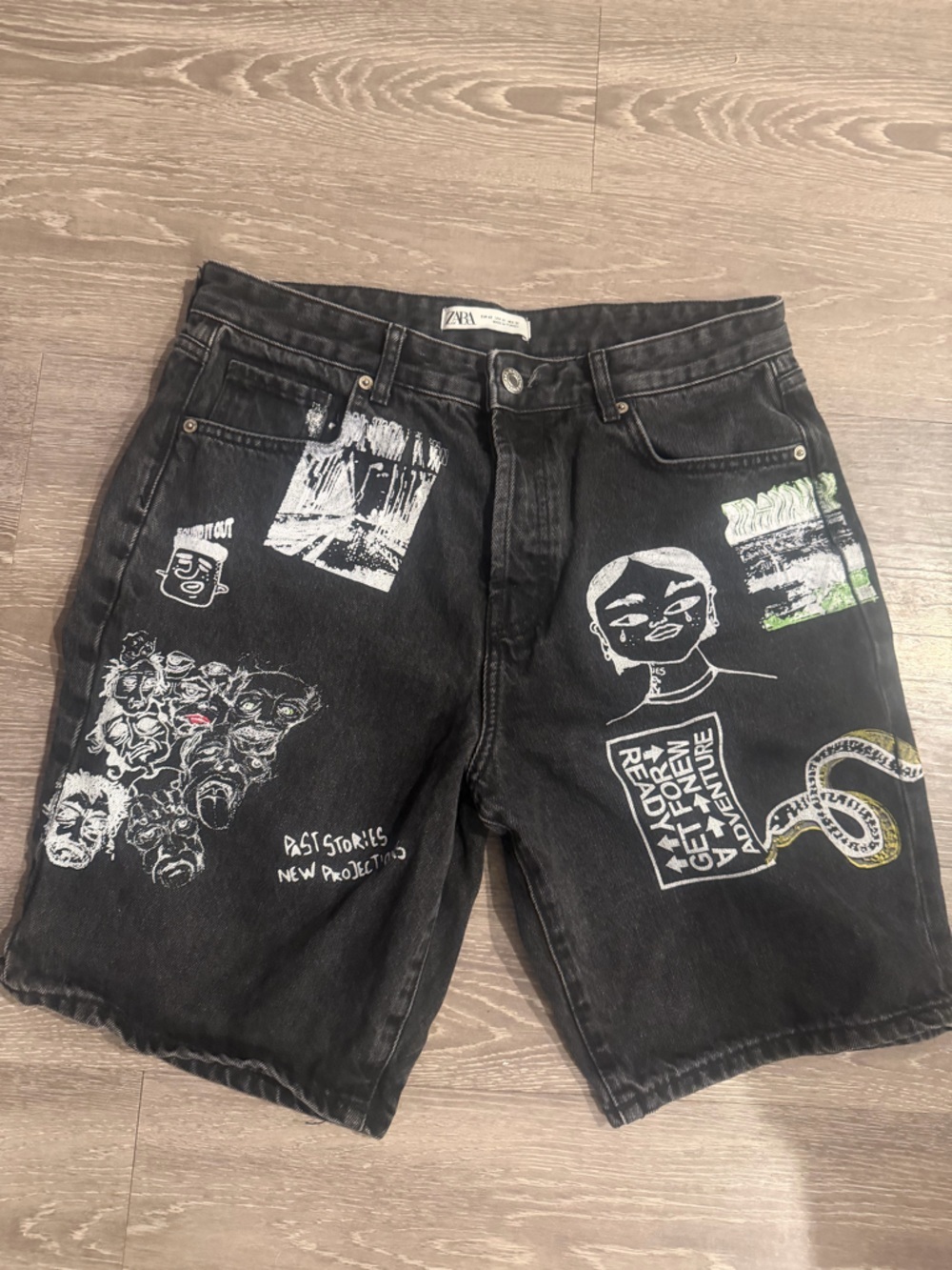 Zara Radical Variation Graffiti Denim Shorts Y2K Streetwear Hypebeast sz 32